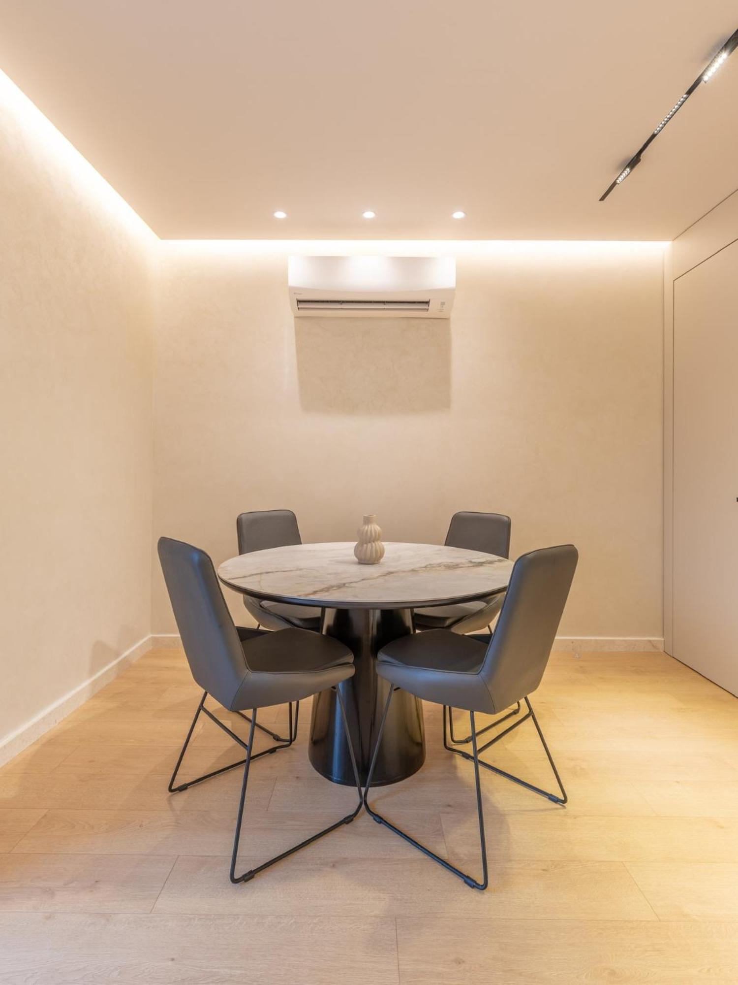 Central Inn, New Bazaar Apartment Tiranë Ngoại thất bức ảnh