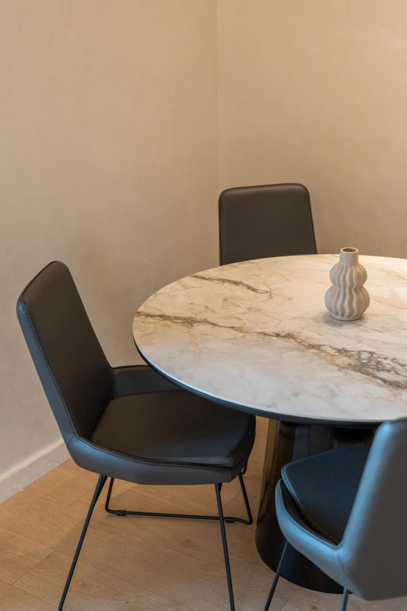Central Inn, New Bazaar Apartment Tiranë Ngoại thất bức ảnh